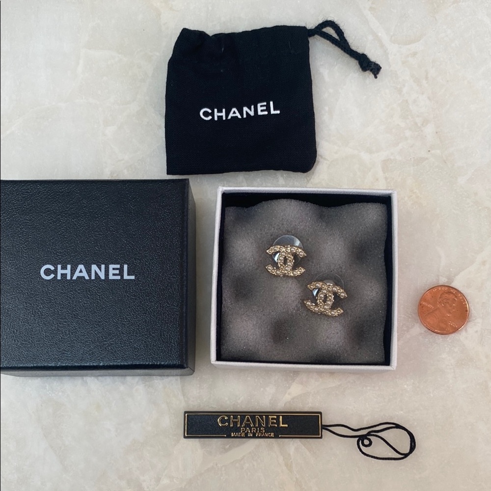 Chanel Gold Interlocking Cc Logo Stud Earrings - image 1